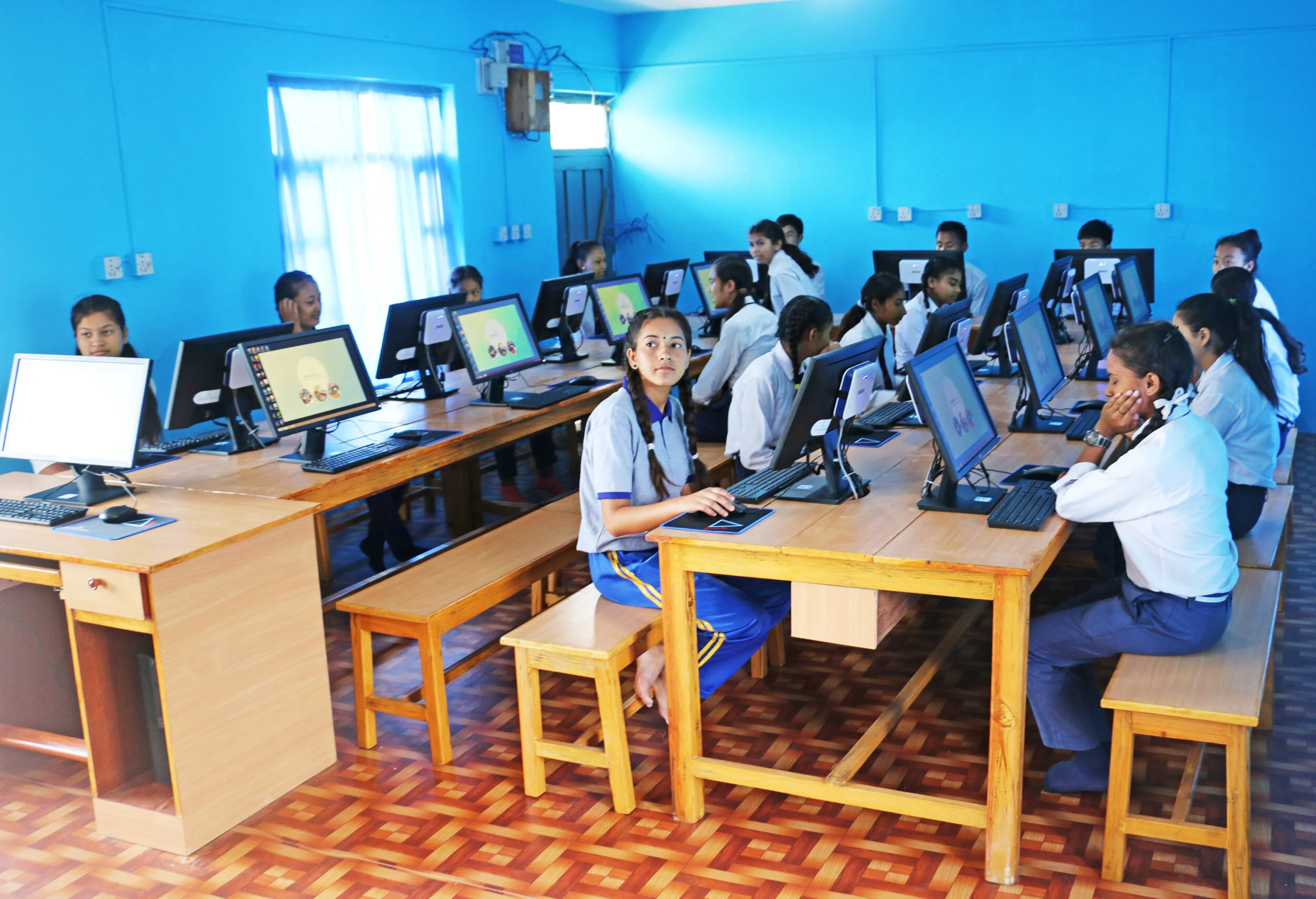 img 9600 students lab